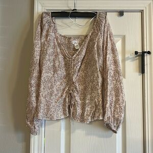 cute pink and white top!